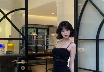 秀人网 – 在这个寒冷季节，黄可Christine的毛衣套图分享带给你无尽温暖与灵感！