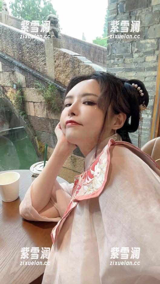 秋和柯基 秋和柯基的典雅礼服写真合集:无圣光诠释自然之美