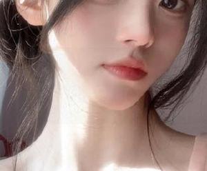 微密圈 – 探索童小芯最新图包，温柔风情释放无限魅力