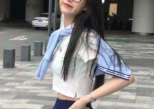 紧急企划 – 奶昔的短裙私拍图包，带你穿越夏日的甜美梦幻