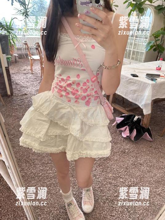 紫色哒豚豚 微密圈 - 追忆私拍:紫色哒豚豚早期美拍视频与迷人图片回顾