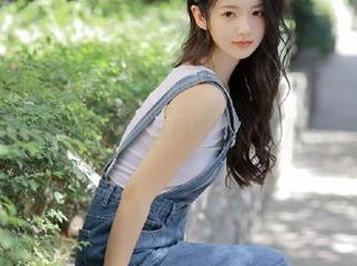 绮梦摄影 – 高清图册：小艺用裤里丝记录青春的精彩瞬间