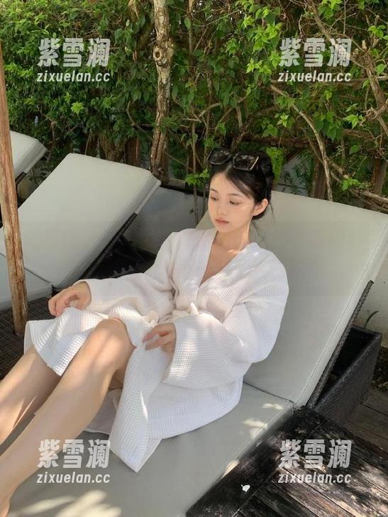 美媛馆-徐微微mia 美媛馆 - 在线追踪徐微微mia的美腿摄影作品,捕捉她每一个迷人的瞬间