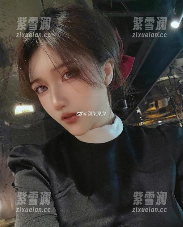 翎柒菜菜 翎柒菜菜双人私拍套图,点燃夏日激情与活力的独家呈现