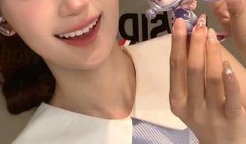 花漾show – 走近小海臀最新写真作品集：空姐的迷人姿态与风采