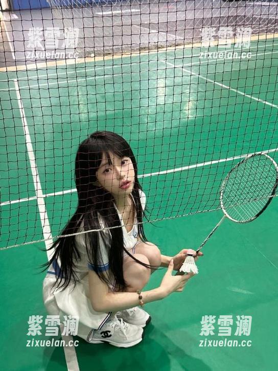 花漾show-顾欣怡 花漾show - 顾欣怡私拍合集:黑白色调下的真实与梦幻交替