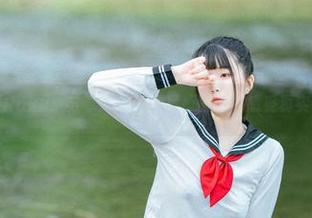 透明的落落Raku：分享她最新的写真图片，感受真实与美的交融