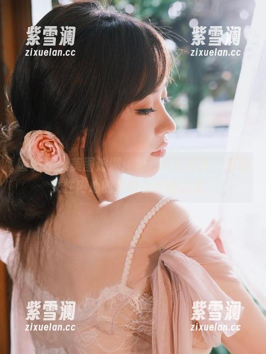 蜜桃社 - 美图追溯：初月内衣写真，透视女性内心的柔情与坚韧之美！