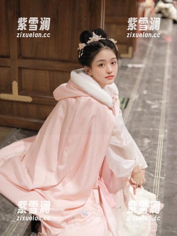 蜜桃社-杏子 蜜桃社 - 探索自然:杏子私拍户外套图带你领略风光无限