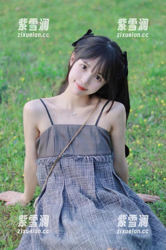 蜜桃社-米琪MIKI 蜜桃社 - 银秋缤纷,米琪MIKI棉袜美图套图谱写温暖与时尚的故事