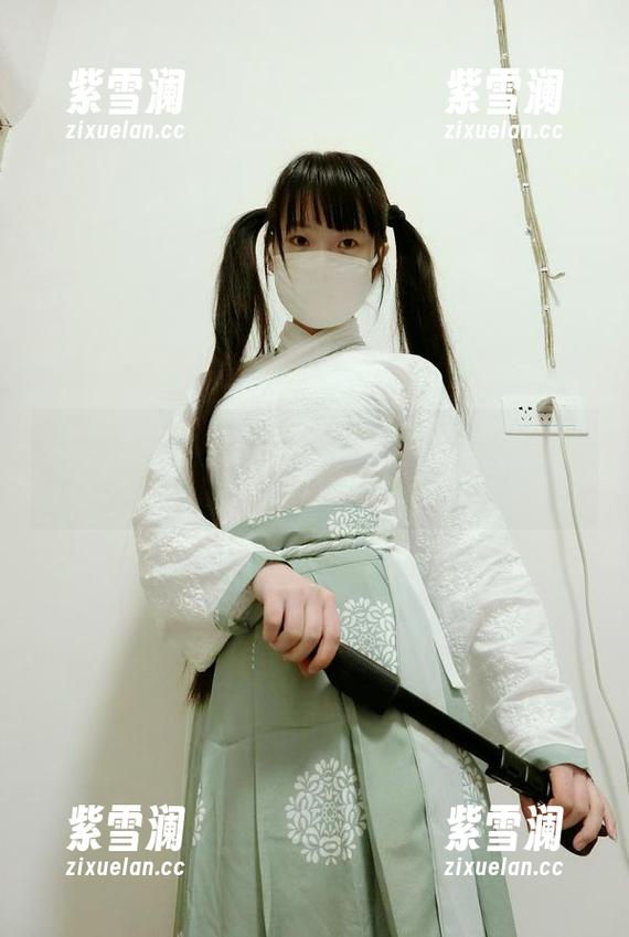 西尔酱 下载西尔酱护士写真全套,倾心捕捉她的优雅与活力之美!