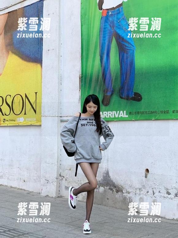 见新摄影 见新摄影最新美图:户外裤里丝高跟的完美套图,助你成为旅行中的时尚焦点!