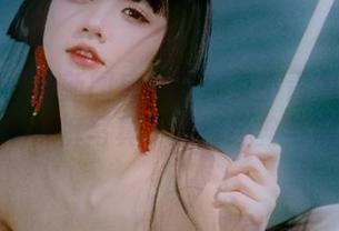 轰趴猫 – 最新图库揭晓：艾小青为你带来的牛仔裤写真，演绎经典与潮流