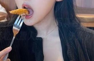 轻兰映画推出黑丝女仆写真合集，尽情感受轻松又撩人的氛围，快来下载！