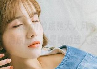 探索铭铭kizami的成熟大人风格，免费下载超清原图，尽显她的迷人姿态！