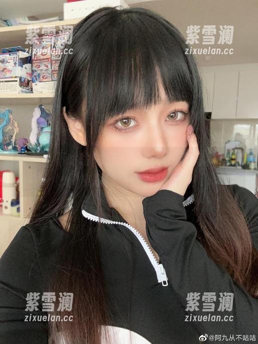 阿九从不咕咕(九言)的时尚泳装写真，沈妙图库限时免费下载开启！