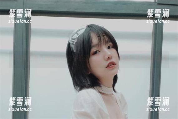 阿半今天很开心 阿半今天很开心的透明女仆系列:完美展示她的精美原图作品集