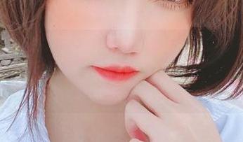 体验阿薰kaOri制服写真集，分享最美的瞬间，感受她的灵动气质