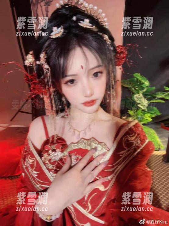 雯妹不讲道理 雯妹不讲道理的写真套图:剧情可笑无比,但我还是坚定地微笑中