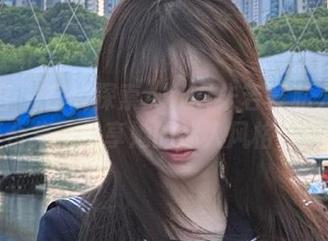 青豆客 – 在线探索Akiki朱若慕私人丝袜写真合集，尽享她的迷人风格与风情！