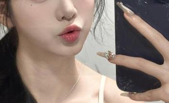 青豆客 – 妮小妖写真图包火热更新：裸足魅力，尽在细节之中，快看！