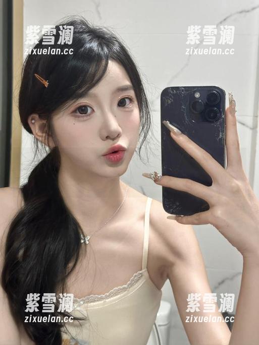青豆客 - 妮小妖写真图包火热更新：裸足魅力，尽在细节之中，快看！