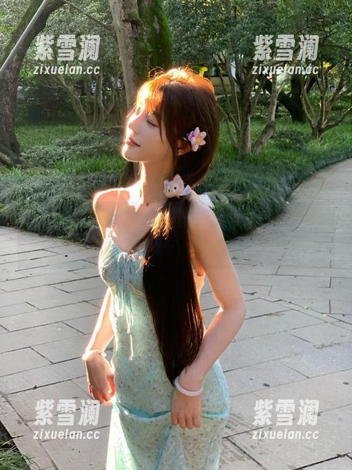青豆客 - 精选张美荧的礼服图片，分享她的时尚故事与迷人气场！