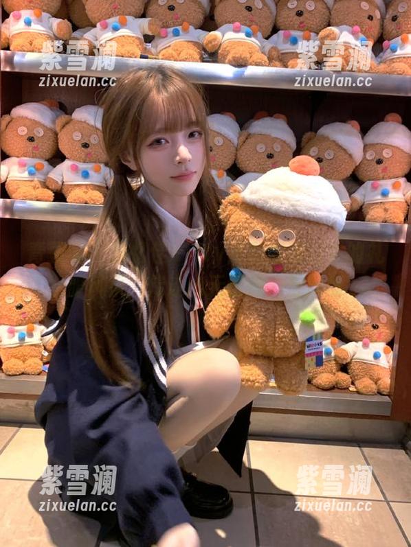 青豆客 - 施忆佳Kitty酱私房照片中的礼服风采，传递出无限魅力与风情