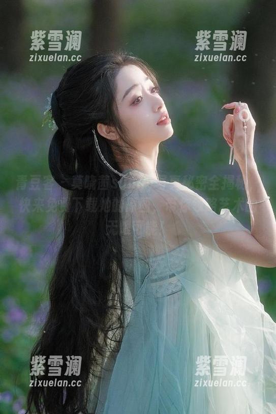 青豆客 – 莫晓茜sunny写真秘密全揭秘，快来免费下载她的原图，带你领略艺术的无限可能！