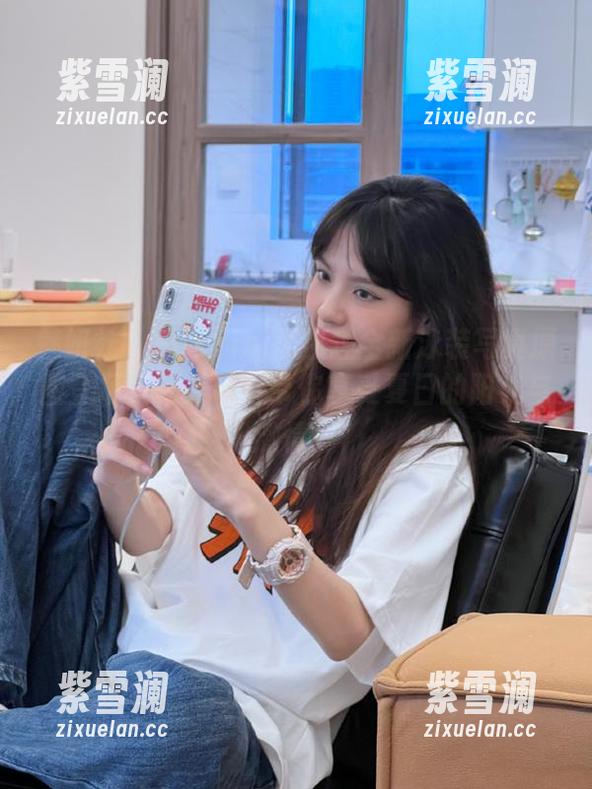 魅妍社 - FoxYini孟狐狸全新泳装写真原图登场，精美照片带你享受夏日的阳光与激情！
