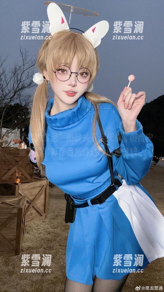 黑龙贯通 在“黑龙贯通”的镜头下,探索《薇薇安娜》的写真作品所传达的深层意境。